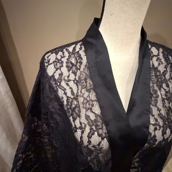 Vintage Victoria's Secret Gold Label Romantic Black Lace Robe, One Size - Picture 11 of 12